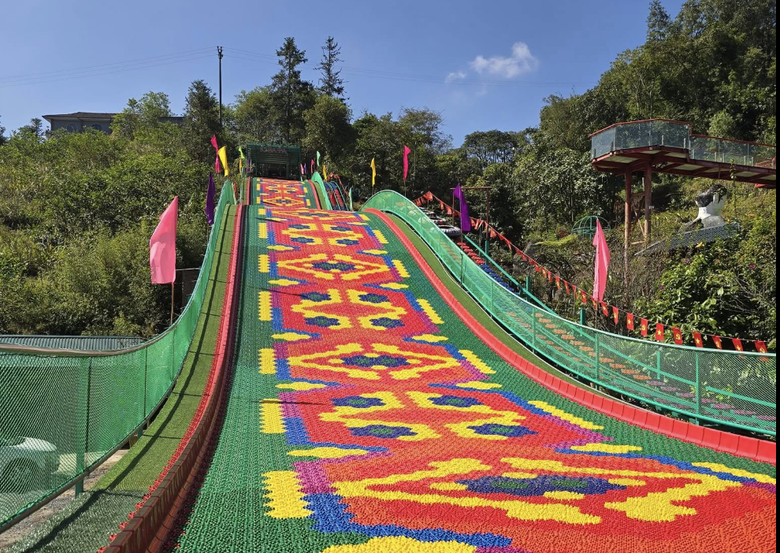 Đến Sa Pa thử cảm gi&aacute;c mạnh c&ugrave;ng thảm trượt cầu Vồng- Ảnh 1.