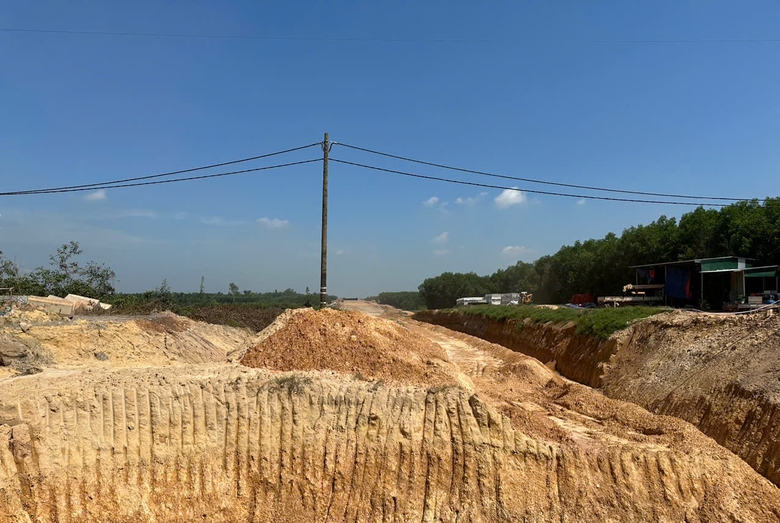 Gỡ vướng mặt bằng, đẩy tiến độ cao tốc Quảng Ngãi - Hoài Nhơn- Ảnh 2. Gỡ vướng mặt bằng, đẩy tiến độ cao tốc Quảng Ngãi - Hoài Nhơn- Ảnh 2.