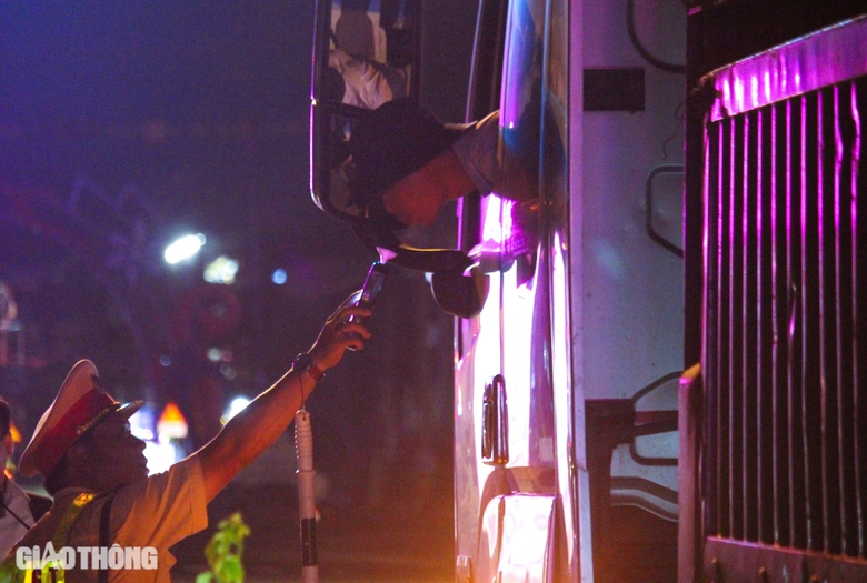 Hai tài xế vi phạm nồng độ cồn, ma túy ở Quảng Trị bị tước bằng lái 23 tháng- Ảnh 1. Hai tài xế vi phạm nồng độ cồn, ma túy ở Quảng Trị bị tước bằng lái 23 tháng- Ảnh 1.