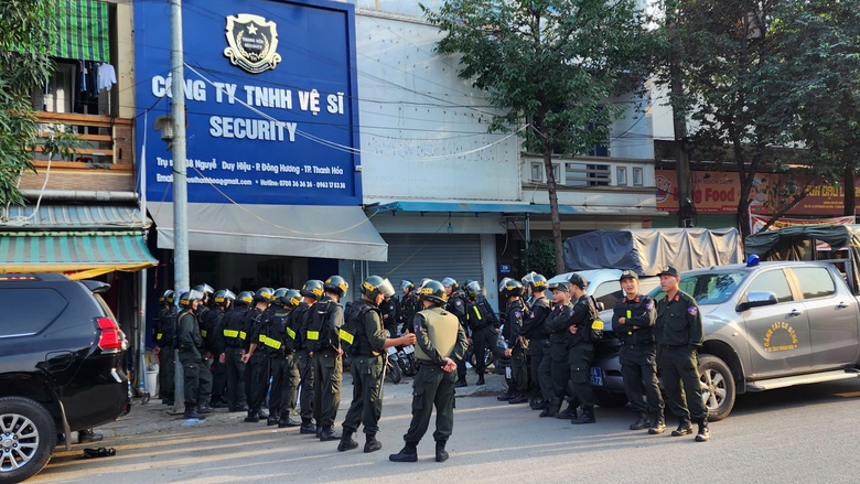 Vụ vệ sĩ "dẹp đường" cho đ&aacute;m cưới: Thu hồi giấy chứng nhận của c&ocirc;ng ty vệ sĩ- Ảnh 1.