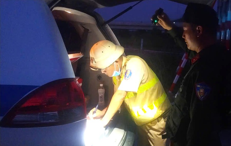 T&agrave;i xế &ocirc; t&ocirc; chạy 157km/h tr&ecirc;n cao tốc Vĩnh Hảo - Phan Thiết bị tước GPLX 3 th&aacute;ng- Ảnh 1.