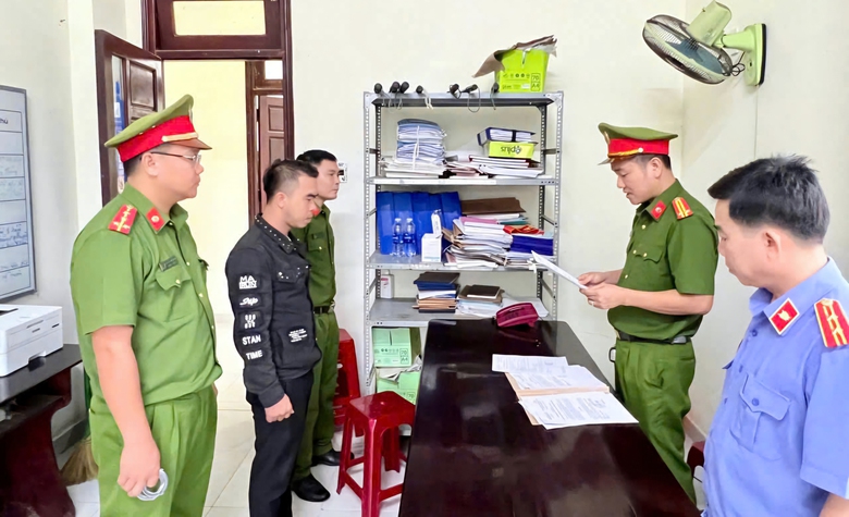 Khởi tố cựu ph&oacute; chỉ huy qu&acirc;n sự cấp x&atilde; nhận tiền gi&uacute;p nhiều người trốn nghĩa vụ- Ảnh 1.