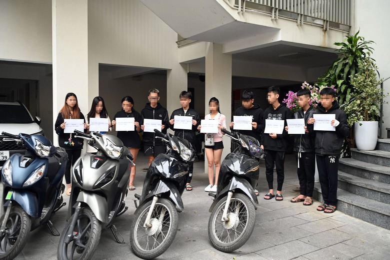 Khởi tố vụ &aacute;n đo&agrave;n đua xe t&ocirc;ng chết c&ocirc; g&aacute;i dừng chờ đ&egrave;n đỏ ở H&agrave; Nội- Ảnh 1.