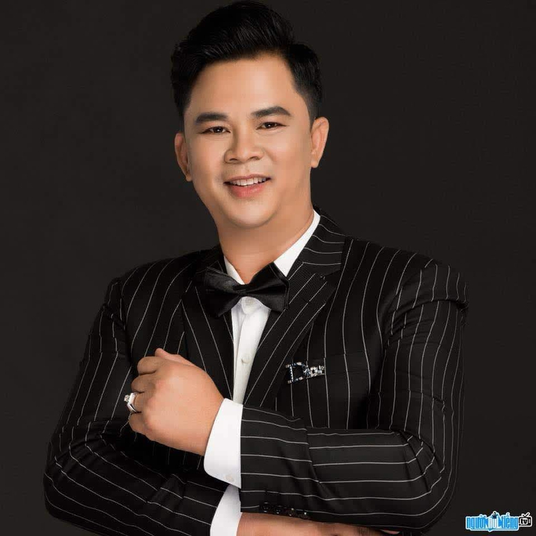 Chạy án 9 tỷ đồng, chủ nhà thuốc Mỹ Châu và ca sỹ Quốc Kháng bị bắt- Ảnh 1. Chạy án 9 tỷ đồng, chủ nhà thuốc Mỹ Châu và ca sỹ Quốc Kháng bị bắt- Ảnh 1.