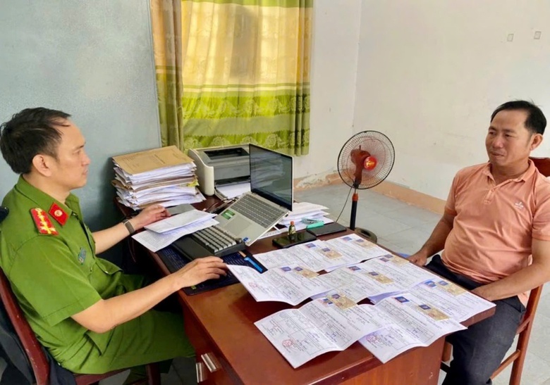 Đắk Lắk: Tạm giữ h&igrave;nh sự người đ&agrave;n &ocirc;ng mua b&aacute;n GPLX giả- Ảnh 1.