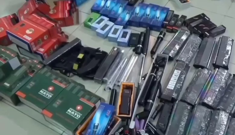 Đồng Nai: Một đêm xử lý nhiều tụ điểm chứa hàng nóng, ma túy và mại dâm - Ảnh 2. Đồng Nai: Một đêm xử lý nhiều tụ điểm chứa hàng nóng, ma túy và mại dâm - Ảnh 2.