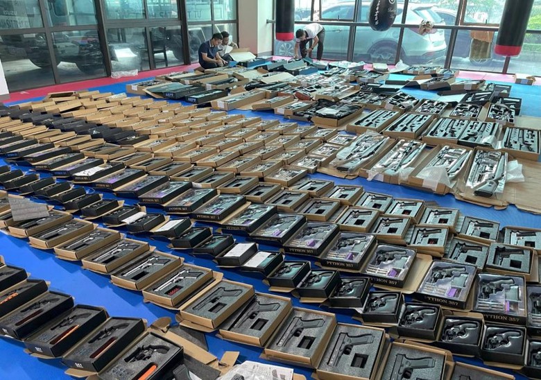 C&ocirc;ng an H&agrave; Tĩnh triệt ph&aacute; đường d&acirc;y bu&ocirc;n b&aacute;n vũ kh&iacute;, thu giữ hơn 500 khẩu s&uacute;ng- Ảnh 1.