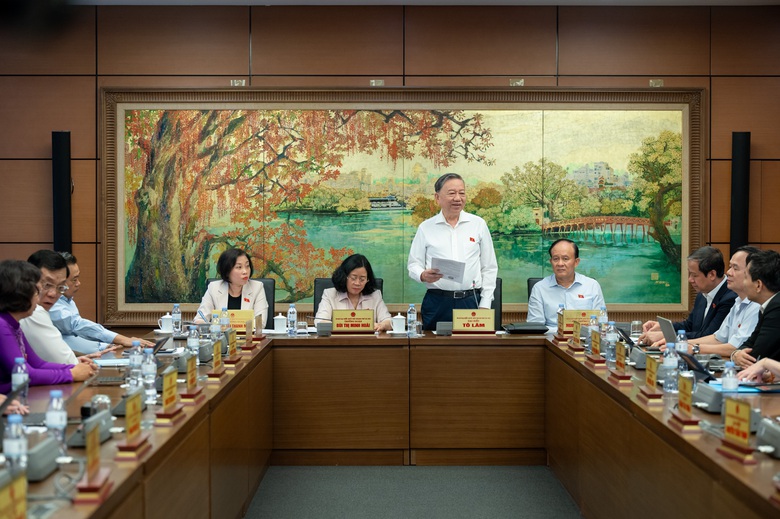 Tổng Bí thư: Đừng để Luật Nhà giáo ban hành, các thầy cô lại thấy khó khăn hơn- Ảnh 2. Tổng Bí thư: Đừng để Luật Nhà giáo ban hành, các thầy cô lại thấy khó khăn hơn- Ảnh 2.