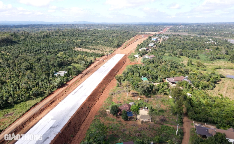 Ngắm cao tốc Kh&aacute;nh H&ograve;a - Bu&ocirc;n Ma Thuột sau một năm thi c&ocirc;ng- Ảnh 3.