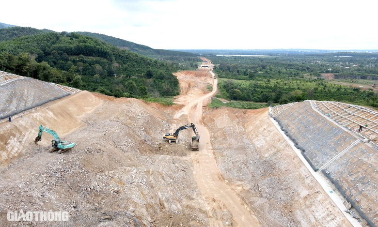 Ngắm cao tốc Kh&aacute;nh H&ograve;a - Bu&ocirc;n Ma Thuột sau một năm thi c&ocirc;ng- Ảnh 10.