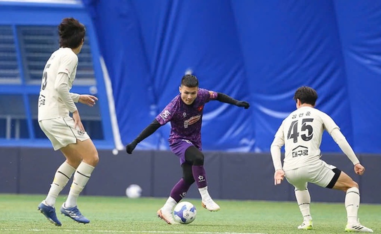 Quyết định t&aacute;o bạo của HLV Kim Sang-sik gi&uacute;p Quang Hải &ldquo;hồi sinh&rdquo;?- Ảnh 1.