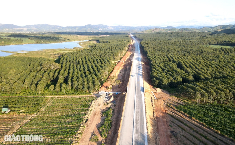 Ngắm cao tốc Kh&aacute;nh H&ograve;a - Bu&ocirc;n Ma Thuột sau một năm thi c&ocirc;ng- Ảnh 1.