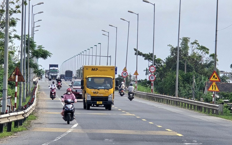 Cấm &ocirc; t&ocirc; qua cầu C&acirc;u L&acirc;u mới từ ng&agrave;y 10/12 l&agrave; th&ocirc;ng tin sai sự thật