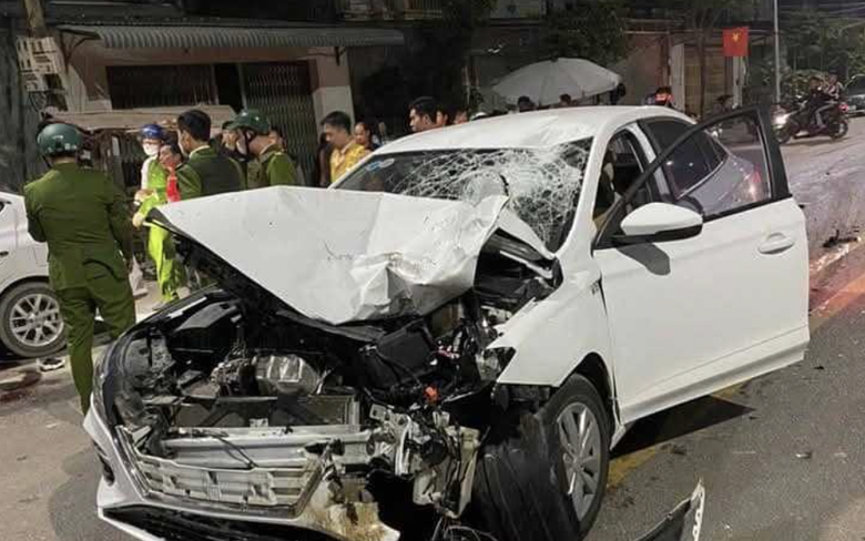 Điều khiển xe m&aacute;y tốc độ cao t&ocirc;ng trực diện &ocirc; t&ocirc;, hai thanh ni&ecirc;n thương vong