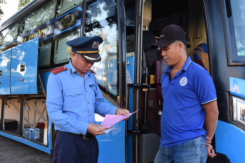 Thanh tra giao thông Kon Tum năm 2024 xử phạt hơn 1 tỷ đồng- Ảnh 1. Thanh tra giao thông Kon Tum năm 2024 xử phạt hơn 1 tỷ đồng- Ảnh 1.