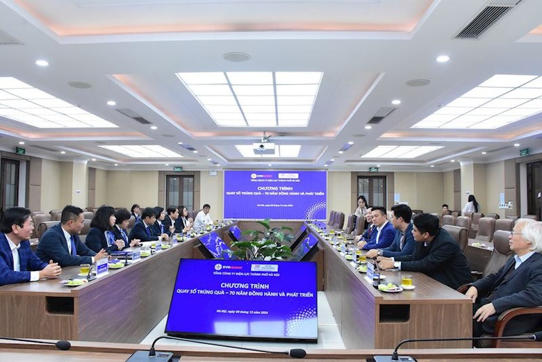 EVNHANOI tổ chức chương tr&igrave;nh "Quay số tr&uacute;ng qu&agrave; - 70 năm đồng h&agrave;nh, ph&aacute;t triển"- Ảnh 1.