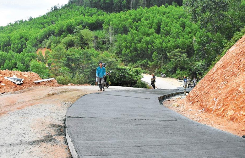 Quảng Ng&atilde;i đầu tư mạnh hạ tầng giao th&ocirc;ng gi&uacute;p miền n&uacute;i bứt ph&aacute;- Ảnh 3.