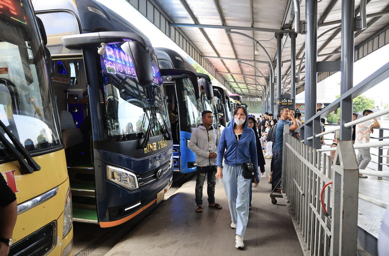 V&eacute; xe nhiều tuyến ph&iacute;a Bắc dịp Tết Nguy&ecirc;n đ&aacute;n chưa &ldquo;n&oacute;ng&rdquo;- Ảnh 1.