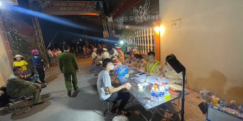 R&uacute; ga diễu phố, 33 "qu&aacute;i xế" ở Bắc Ninh bị xử phạt- Ảnh 1.