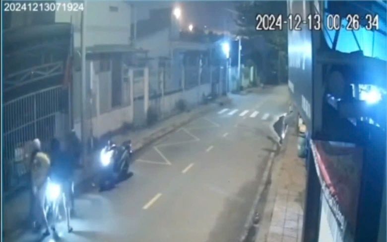 Triệu tập 4 thanh ni&ecirc;n chặn xe, đ&aacute;nh người l&uacute;c rạng s&aacute;ng