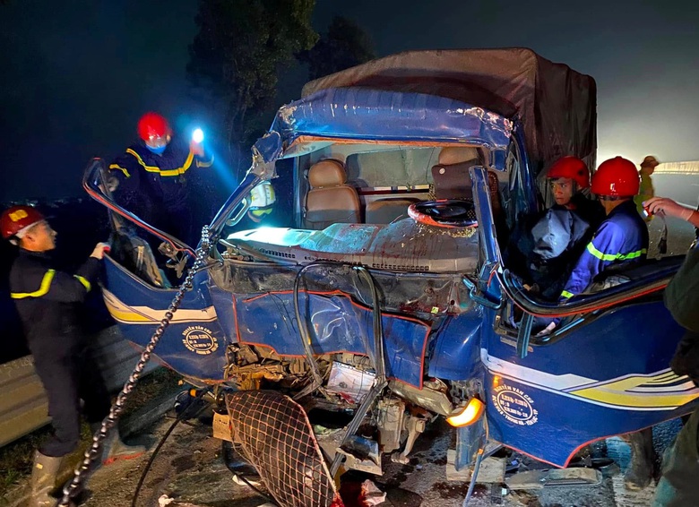 Tai nạn tr&ecirc;n cao tốc H&agrave; Nội - Hải Ph&ograve;ng, t&agrave;i xế bị thương, người ngồi ghế phụ tử vong- Ảnh 2.