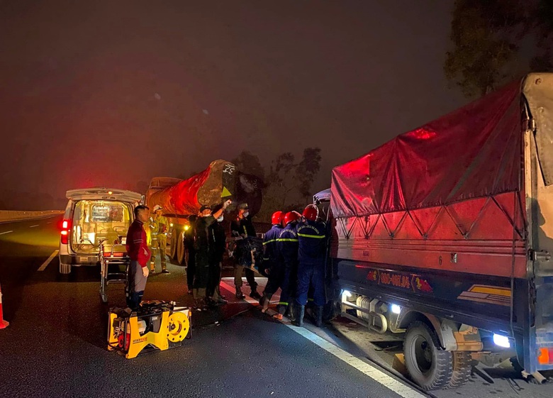 Tai nạn tr&ecirc;n cao tốc H&agrave; Nội - Hải Ph&ograve;ng, t&agrave;i xế bị thương, người ngồi ghế phụ tử vong- Ảnh 1.