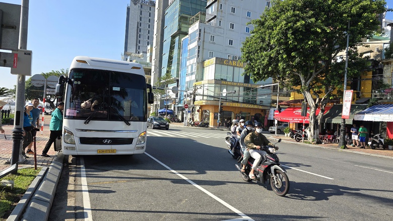 Đ&agrave; Nẵng: Triển khai nhiều giải ph&aacute;p đảm bảo ATGT, quyết t&acirc;m k&eacute;o giảm tai nạn- Ảnh 1.