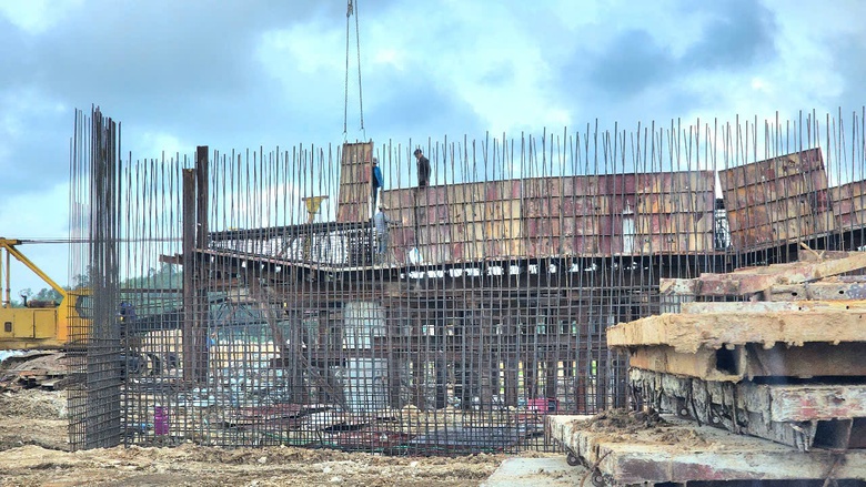 Vượt mưa dầm thi c&ocirc;ng cao tốc Quảng Ng&atilde;i - Ho&agrave;i Nhơn- Ảnh 1.