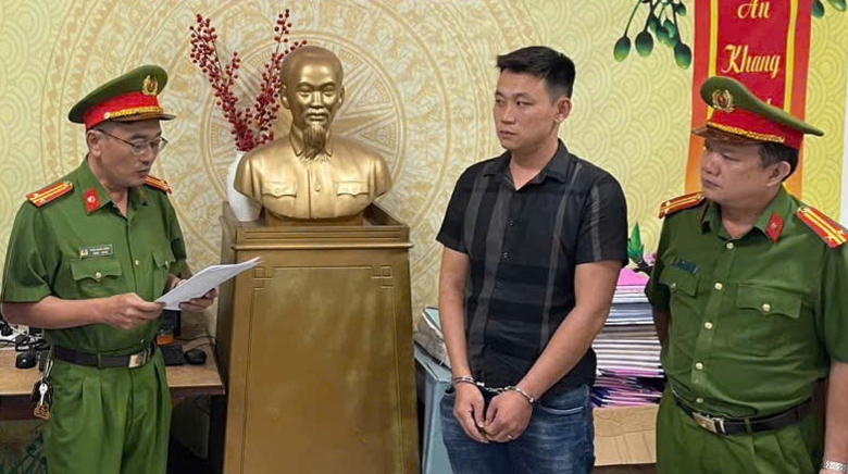 Khởi tố, bắt tạm giam thanh ni&ecirc;n đ&aacute;nh người đ&agrave;n &ocirc;ng gần bệnh viện Từ Dũ- Ảnh 1.