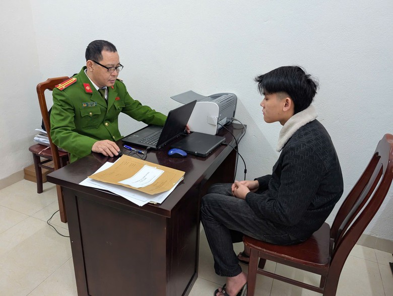 Bất ngờ lý do nam sinh bị đánh tại sân trường- Ảnh 1. Bất ngờ lý do nam sinh bị đánh tại sân trường- Ảnh 1.