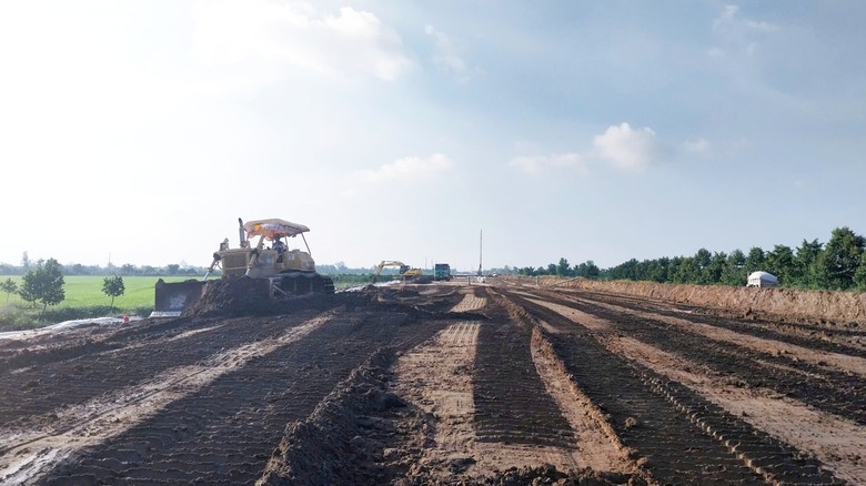Cao tốc Cao Lãnh - An Hữu có kịp hoàn thành gia tải cuối năm 2024?- Ảnh 4. Cao tốc Cao Lãnh - An Hữu có kịp hoàn thành gia tải cuối năm 2024?- Ảnh 4.