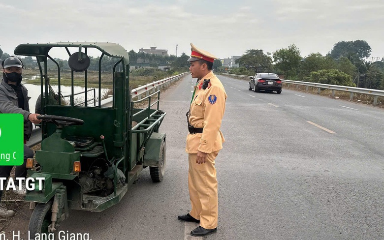 Cả chục xe tự chế bị xử l&yacute; sau một tuần CSGT Bắc Giang ra qu&acirc;n cao điểm Tết- Ảnh 1.