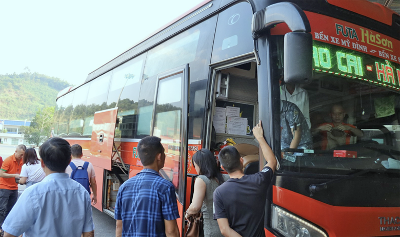 H&agrave; Nội: Th&iacute; điểm tuyến xe kh&aacute;ch đi Sa Pa c&oacute; lo vỡ luồng tuyến?- Ảnh 1.