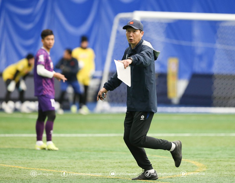 HLV Kim Sang-sik chỉ ra điểm t&iacute;ch cực nhất của tuyển Việt Nam sau chuyến tập huấn H&agrave;n Quốc- Ảnh 1.