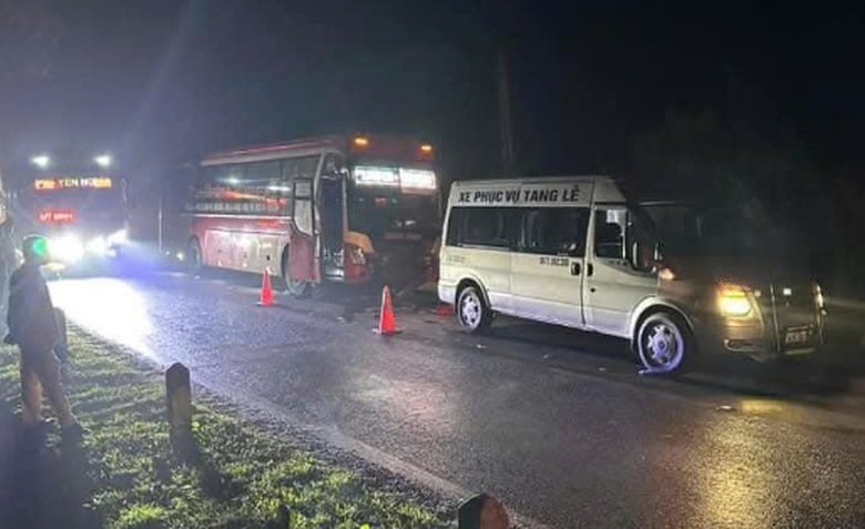 Tạm giữ 2 l&aacute;i xe trong 2 vụ tai nạn giao th&ocirc;ng khiến 6 người tử vong tại H&ograve;a B&igrave;nh- Ảnh 3.