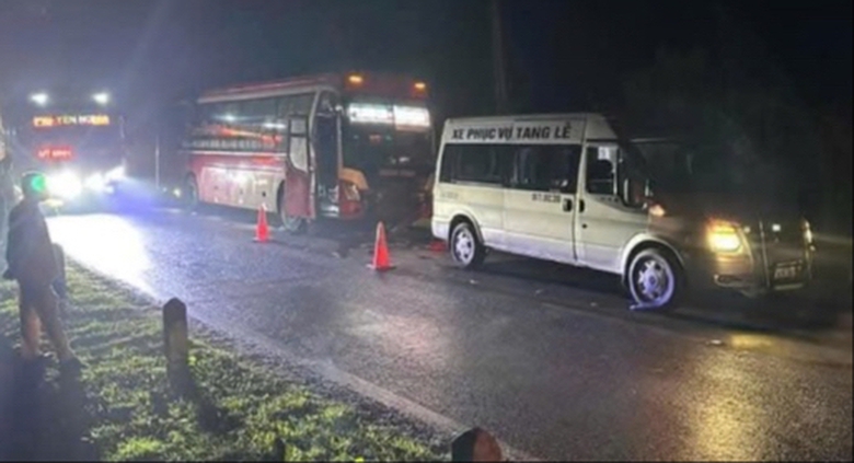 Li&ecirc;n tiếp c&aacute;c vụ tai nạn giao th&ocirc;ng nghi&ecirc;m trọng ở H&ograve;a B&igrave;nh l&agrave;m 6 người tử vong- Ảnh 2.
