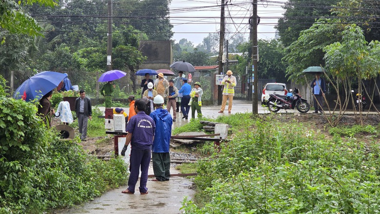 Đ&oacute;ng lối đi tự mở g&acirc;y mất ATGT đường sắt qua Quảng Nam- Ảnh 1.