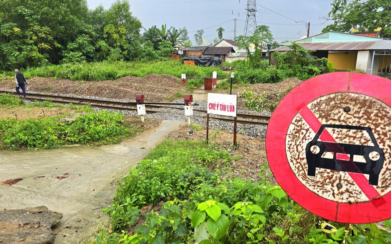 Đ&oacute;ng lối đi tự mở g&acirc;y mất ATGT đường sắt qua Quảng Nam