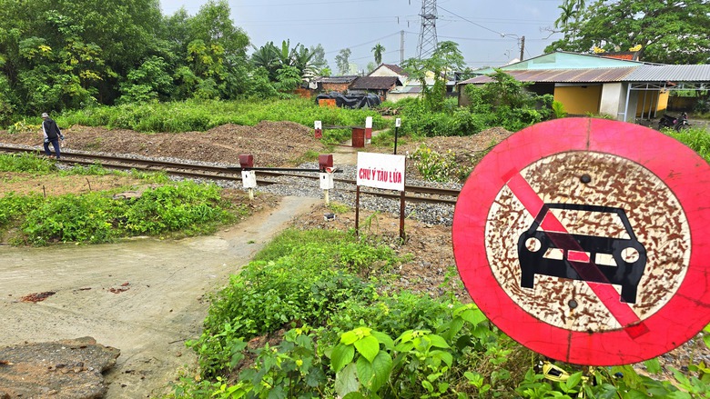 Đ&oacute;ng lối đi tự mở g&acirc;y mất ATGT đường sắt qua Quảng Nam- Ảnh 2.