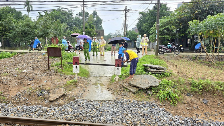 Đ&oacute;ng lối đi tự mở g&acirc;y mất ATGT đường sắt qua Quảng Nam- Ảnh 3.