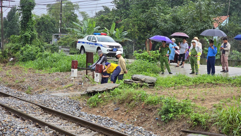Đ&oacute;ng lối đi tự mở g&acirc;y mất ATGT đường sắt qua Quảng Nam- Ảnh 6.