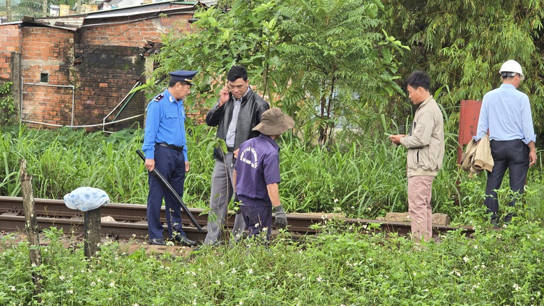 Đ&oacute;ng lối đi tự mở g&acirc;y mất ATGT đường sắt qua Quảng Nam- Ảnh 9.