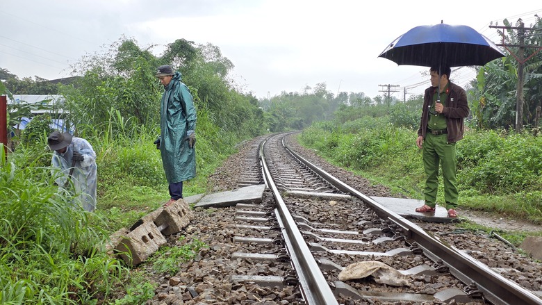 Đ&oacute;ng lối đi tự mở g&acirc;y mất ATGT đường sắt qua Quảng Nam- Ảnh 8.