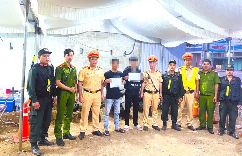 Đồng Nai: Ph&aacute;t hiện 3 t&agrave;i xế dương t&iacute;nh với ma t&uacute;y trong một ng&agrave;y- Ảnh 1.