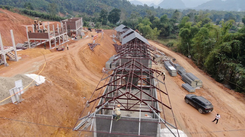Yên Bái: Khẩn trương hoàn thiện khu tái định cư thôn Át Thượng trước tết Nguyên đán- Ảnh 2. Yên Bái: Khẩn trương hoàn thiện khu tái định cư thôn Át Thượng trước tết Nguyên đán- Ảnh 2.
