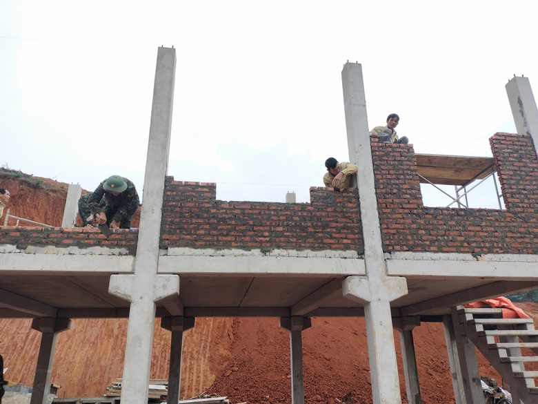 Yên Bái: Khẩn trương hoàn thiện khu tái định cư thôn Át Thượng trước tết Nguyên đán- Ảnh 3. Yên Bái: Khẩn trương hoàn thiện khu tái định cư thôn Át Thượng trước tết Nguyên đán- Ảnh 3.