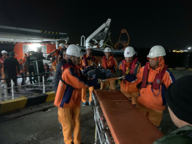 Kịp thời cứu thuyền vi&ecirc;n Philippines bị thương nặng tr&ecirc;n v&ugrave;ng biển Hải Ph&ograve;ng- Ảnh 2.