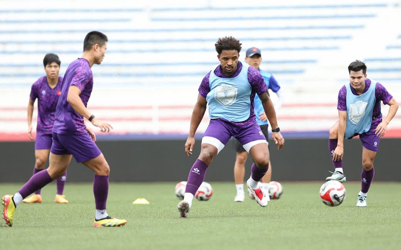 Đội h&igrave;nh ra s&acirc;n Việt Nam vs Myanmar: Nguyễn Xu&acirc;n Son xuất trận - Ảnh 1.