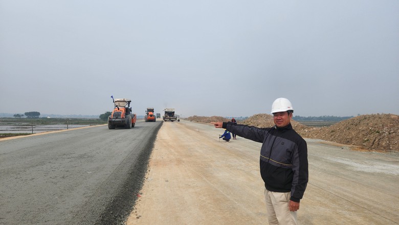 Thảm xong bê tông nhựa lớp 1 cao tốc Bãi Vọt - Hàm Nghi dịp tết Nguyên đán- Ảnh 12. Thảm xong bê tông nhựa lớp 1 cao tốc Bãi Vọt - Hàm Nghi dịp tết Nguyên đán- Ảnh 12.