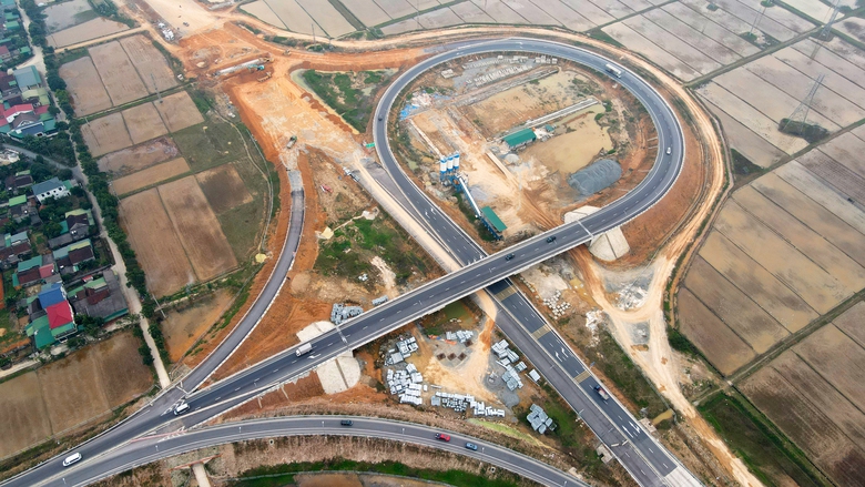 Thảm xong bê tông nhựa lớp 1 cao tốc Bãi Vọt - Hàm Nghi dịp tết Nguyên đán- Ảnh 1. Thảm xong bê tông nhựa lớp 1 cao tốc Bãi Vọt - Hàm Nghi dịp tết Nguyên đán- Ảnh 1.